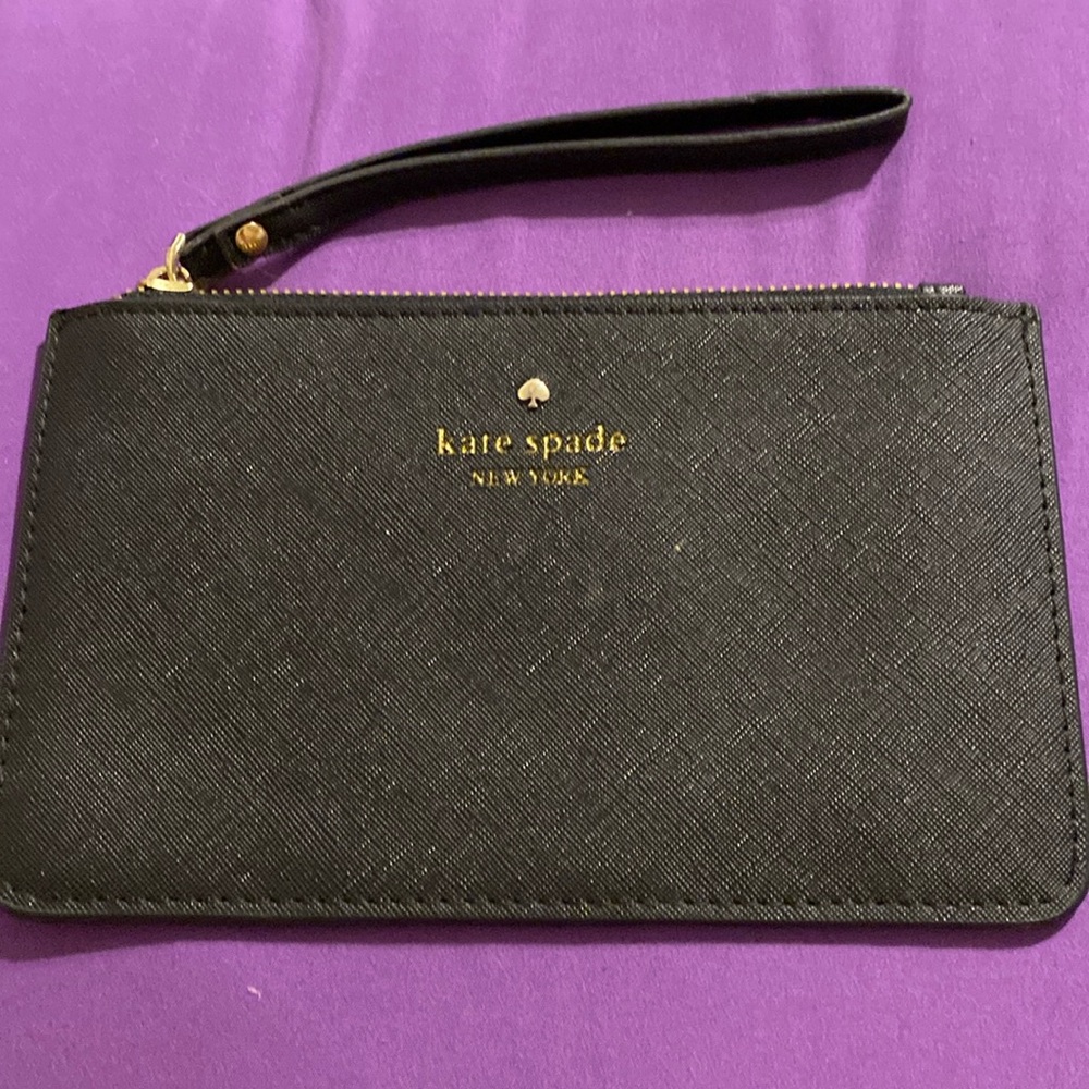 Kate Spade purse. you can put it on your wrist. It’s in good condition